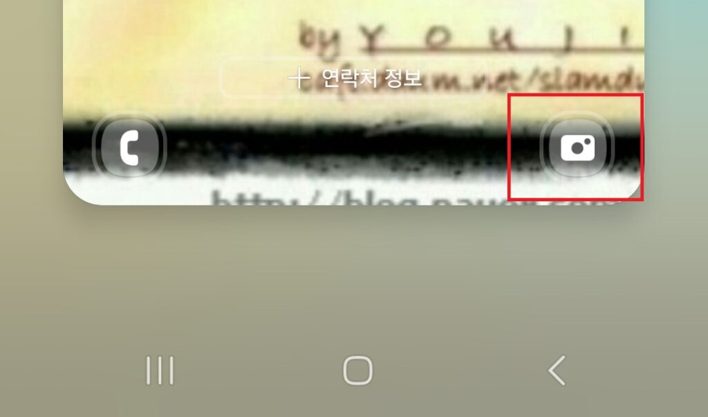 갤럭시 휴대폰의 잠금화면에서도 음성녹음 어플을 실행시켜 줄 수 있습니다.
잠금을 해제할 필요없이 주머니 속에 넣은 상태에서도 음성녹음이 가능해지게 됩니다. 물론 약간의 연습이 필요하긴 합니다.
측면버튼 등을 눌러 휴대폰 잠금화면을 띄워준 후, 감으로 음성녹음을 눌러야 하니까요.
