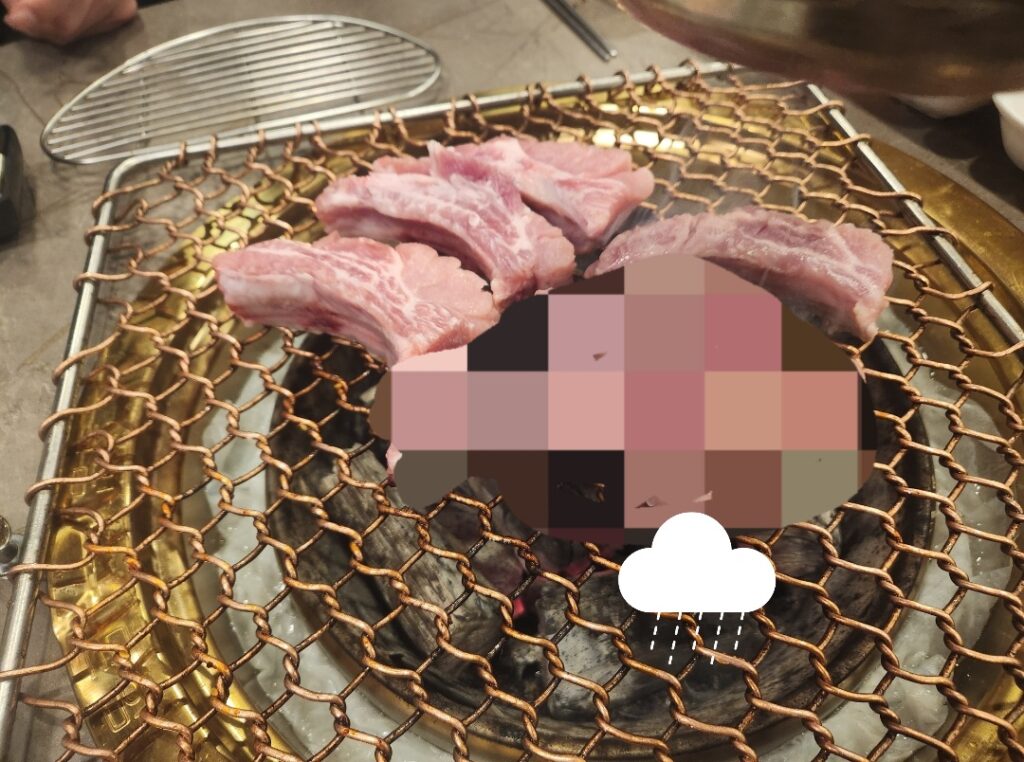 이전 포스팅에서 개체 지우기(특정 인물이나 사진 지우기) 기능에 대해 소개해 드렸는데요, 오늘 포스팅에서는 모자이크 기능과 스티커 붙이기 기능에 대해 소개해보도록 하겠습니다.